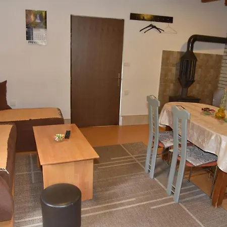 Vikendica Na Sokolini *