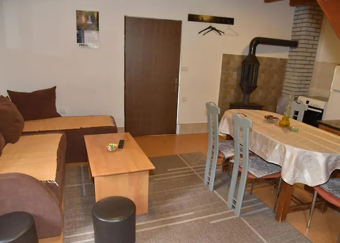 Vikendica Na Sokolini *